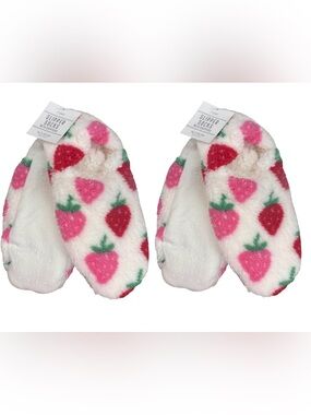 2 PAIR Women's Strawberry Slippers Lightweight Soft Sole Slippers
M/L (8-10)
NWT